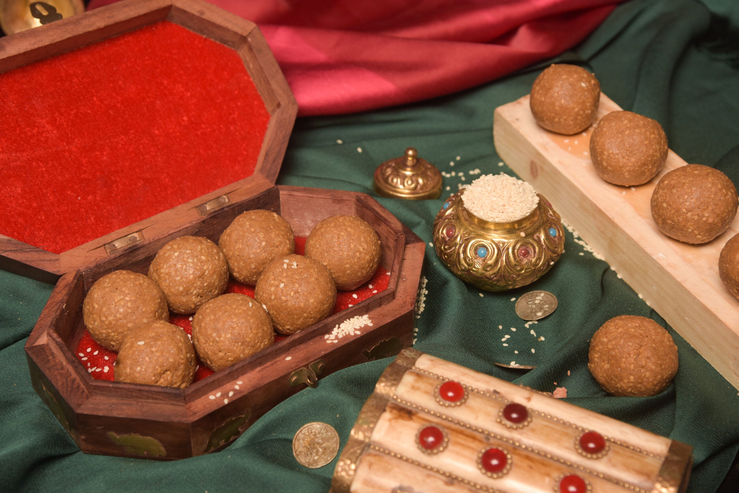 Nuvvula Undalu (sesame Laddu) (Nuziveedu)